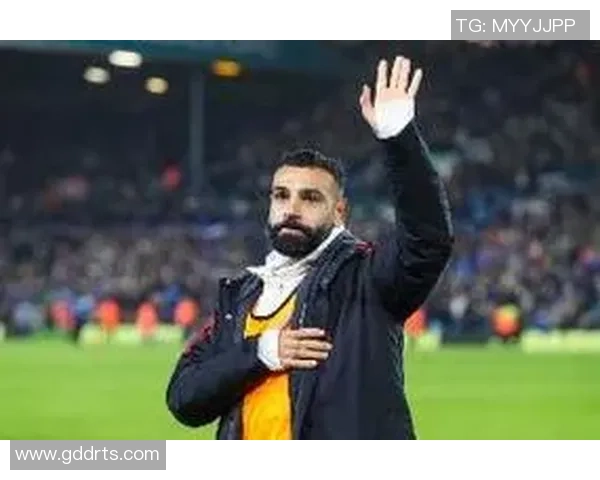 足球明星呼吁和平祈祷冲突尽快停战的感人瞬间